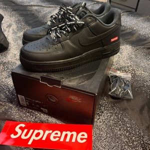 Black Supreme AF1 size 8 men’s. Never worn